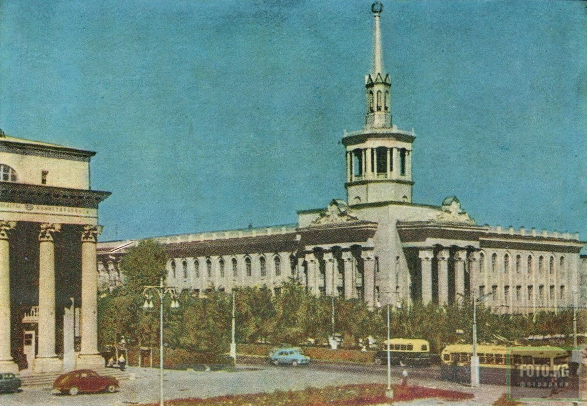 Город Фрунзе Советская площадь.